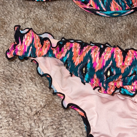 Aztec Design Ruffle Bottom Bikini - Picture 3 of 3